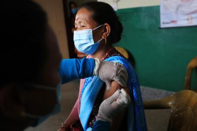 A woman in Nepal receives the Covid-19 vaccine. © UNICEF/UN0447368/Prasad Ngakhusi