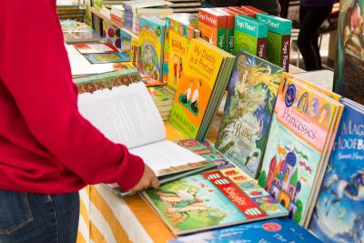Children Holding Books - TD KidStreet PHOTO CREDIT: Samantha Falco