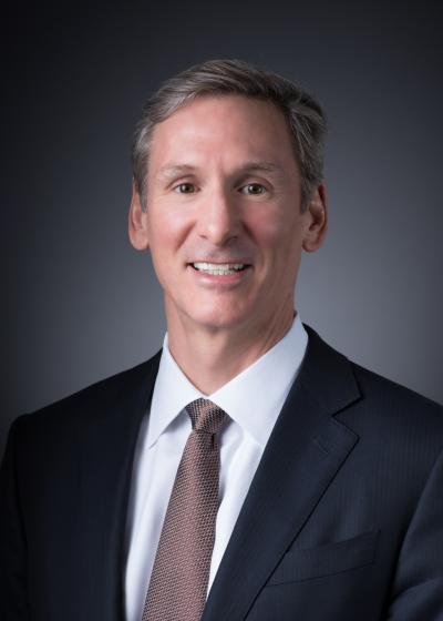 As he guides Cummins Inc. and its customers toward a carbon-neutral world, Chairman and CEO Tom Linebarger is taking the lead on alternative energy on another global stage.