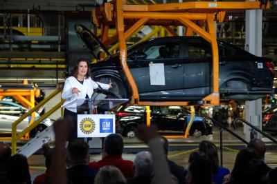 MI Governor Gretchen Whitmer addresses the gathering, after it was announced GM is investing $300 million in its Orion Township, MI, assembly plant to produce a new Chevrolet EV that will bring 400 new jobs to the plant. The company's commitment to invest a total of $1.8 billion in its U.S. manufacturing operations, creating 700 new jobs and supporting 28,000 jobs across six states. (Steve Fecht for General Motors)