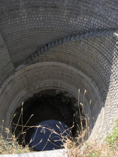 Open well used for irrigation – runs dry in 20 minutes.