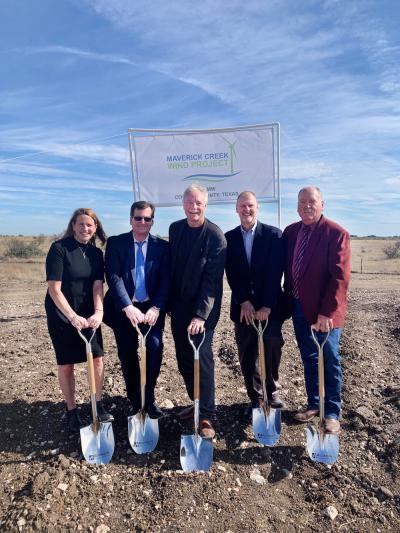 Kimberly-Clark's Peggy Murphy and Bill Cummings, Algonquin Power's Ian Robertson, General Mills' Darren Kaiser, and Judge David Dillard break ground on a new wind power project set to provide both consumer goods companies with renewable energy in North America.