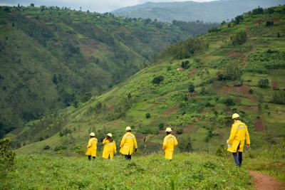 Workers approach a mountainside mine run by the Comikagi cooperative, near Nyamugali, Rwanda. A team from Intel’s Responsible Minerals Program, as well as representatives of other tech firms, visited mineral-rich Rwanda in November 2019 as part of an industry effort to ensure a legal and ethical supply chain. Tin, tanatalum, tungsten and gold mined in the Central African country are key components of silicon chips that run today’s smartphones, laptops, servers and other high-tech gear. (Credit: Walden Kirsch/Intel Corporation)
