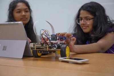 Campers at the Women in Science Girls’ STEAM Camp learn the principles of autonomous vehicles. Girls in seventh, eighth and ninth grades take part in the camp at Oregon State University, Cascades campus in Bend, Oregon, from July 28 to Aug. 3, 2019. (Credit: Walden Kirsch/Intel Corporation)