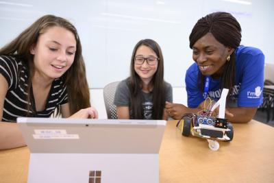 With the help of volunteers from the Intel Employee Service Corps, campers at the Women in Science Girls’ STEAM Camp learn the principles of autonomous vehicles. Girls in seventh, eighth and ninth grades take part in the camp at Oregon State University, Cascades campus in Bend, Oregon, from July 28 to Aug. 3, 2019. (Credit: Walden Kirsch/Intel Corporation)