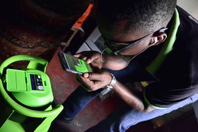 Envirofit Kenya employee John Njogu activates the SmartGas valve, which monitors and transmits fuel usage so that Envirofit Customer Service can schedule delivery of a new tank before it is empty, ensuring customers a consistent supply of LPG.