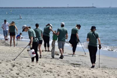In celebration of Earth Month, over 125 team members from the LA Kings and Anaheim Ducks participated in a beach cleanup in Long Beach, CA