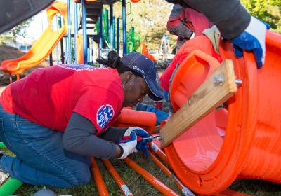 Lowe's Heroes volunteers helped construct a playscape in Flint, Michigan's Sarver Park as part of Keep Genesee County Beautiful's Adopt A Park Program. More than 300 volunteers participated in what was the largest park cleanup/playground build KGCB has ever conducted.