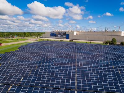 A 2.2 megawatt solar array powers 1.5 percent of GM’s Lordstown assembly plant in Ohio, the home of the Chevrolet Cruze.