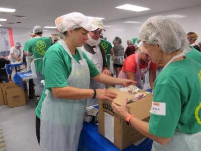 Timberland volunteers packed over 2,000 meals and beautified the grounds of the NH Food Bank as part of the company’s 20th annual Serv-a-Palooza event. Serv-a-Palooza is one of the ways Timberland supports employees in using their up to 40 paid service hours each year through the Path of Service™ volunteer program.