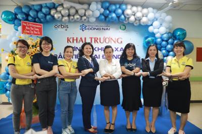 The Orbis and Vision Center team poses alongside ON Semiconductor employees during the opening ceremony in November 2020. From left to right: Lam Thanh Thanh (ON Semiconductor Vietnam); Ha Thu Huong (Orbis); Nguyen Thu Thao (ON Semiconductor Vietnam); Nguyen Thi Tuyet Nhung (ON Semiconductor Vietnam); Tran Thi Thanh Huong (Orbis); Nguyen Thi Hue (Orbis); Nguyen Thi Nhu Thao (Dong Nai General Hospital); Luu Vo Kim Khanh (ON Semiconductor Vietnam). Photo courtesy of Orbis International. NOTE: Due to Vietnam’s good handle on controlling the spread of the COVID-19 virus at the time of the event, social distancing guidelines were not in place.