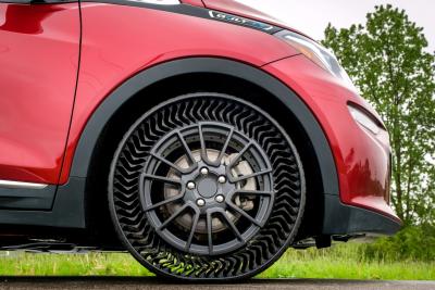 The Michelin Uptis Prototype tested on a Chevrolet Bolt EV at the General Motors Milford Proving Ground. GM intends to develop this airless wheel assembly with Michelin and aims to introduce it on passenger vehicles as early as 2024 (Steve Fecht for GM).