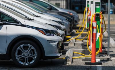 Sce Car Manufacturers Share Insights On Future Of Evs 3bl Media Sce Vice President Jill Anderson Celebrates 1 Million Evs On U S Roads With Eei In Washington Dc Photo Courtesy Edison Electric Insute