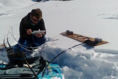 Figure 3. The SNOWAVE and FieldFox system set up