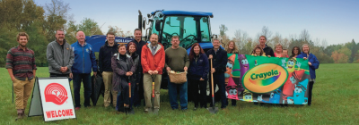 Crayola’s Canada o ce is turning a 30,000-square-foot vacant lot in Lindsay, Ontario, into a community garden to produce fresh vegetables to help feed the less fortunate in the area.