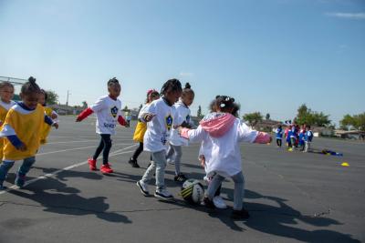 The LA Galaxy hosted nine no-cost community soccer clinics at LA Galaxy mini-pitches throughout the Los Angeles area. Each clinic included 90-minutes of soccer activities, an inspiring workshop from Positive Coaching Alliance and fun-filled appearances from the LA Galaxy Star Squad and Cozmo, the LA Galaxy's out-of-this-world mascot.