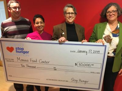 Sodexo Foundation board members present a $10,000 donation to support Manna Food Center’s initiatives to provide food to Montgomery County residents impacted by the Federal Government Shutdown. (L to R: Robert Stern Director, Sodexo Stop Hunger Foundation; Gerri Mason Hall President, Sodexo Stop Hunger Foundation SVP & Chief Human Resources Officer, Sodexo North America; Jackie DeCarlo Chief Executive Officer, Manna Food Center; Pascale Brady Director, Sodexo Stop Hunger Foundation)