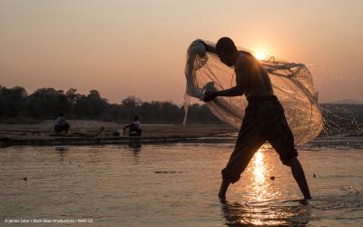 A local fisherman casting his net -Luangwa River, Zambia © James Suter / Black Bean Productions / WWF-US