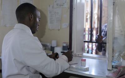 A staff member is delivering medicines at the Etoug-Ebe Baptist Hospital’s pharmacy. Before the program was put in place, many patients used to travel long distances from one hospital to another, and even from one city to another, to get the most affordable treatments or medicines of a higher quality.