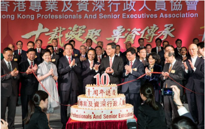 Despite his busy schedule, SH Chan is dedicated to public service. In 2016, as President of the Hong Kong Professionals and Senior Executives Association, SH (fifth from left, first row) oversaw the association’s 10th anniversary celebrations.