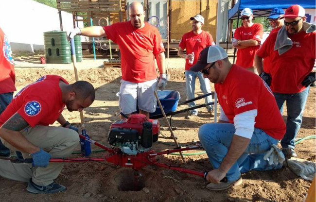 Lowe's Heroes volunteers participating in Keep Phoenix Beautiful's 9/11 Day of Service.