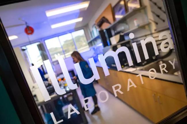 The Illumina Laboratory in Scholander Hall is one of two new automation hubs on the Scripps Institution of Oceanography campus.(Courtesy of Erik Jepsen/UC San Diego)