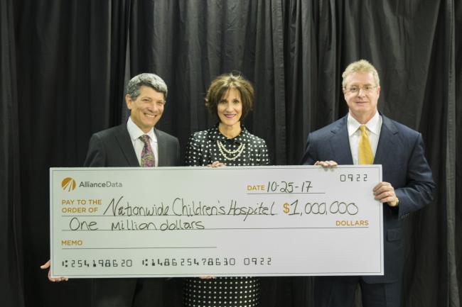 Steve Allen, MD, Chief Executive Officer, Nationwide Children’s Hospital accepts $1 million gift from Alliance Data's Melisa Miller and Ed Heffernan