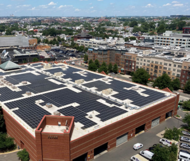 Solar panels on top of a FedEx building