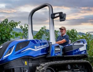 CNH Industrial’s biomethane-powered prototype is based on the New Holland Agriculture crawler vineyard tractor