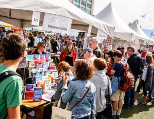 Crowds - Exhibitor Marketplace PHOTO CREDIT: Frank Wood