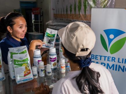 Entrepreneur Alda Aldhaniar Bekti explains the use of agricultural input products to an Indonesian Smallholder Farmer.