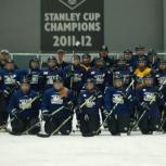 hockey team lined up together
