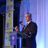 Austin Mayor Steve Adler welcomes the crowd at the HRC gala in April 2022.