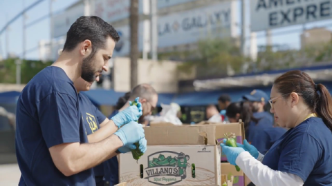 LA Galaxy Partner With the Garden School Foundation to Distribute Over 300 Bags of Produce to Leapwood Avenue Elementary School in Carson CA